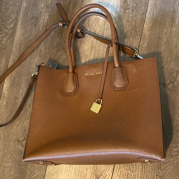 Michael Kors Handbags - Michael Kors Mercer Medium